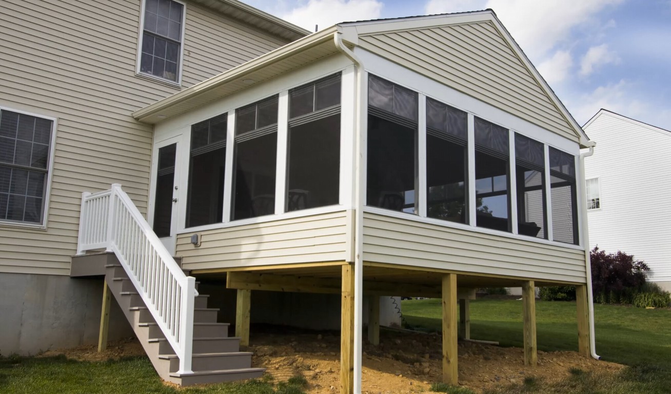 Durable three-season screen room construction on elevated deck